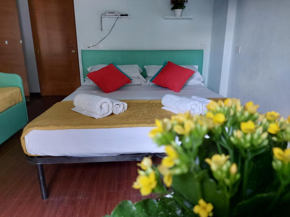 Hotel Senza Pensieri Риччоне Экстерьер фото