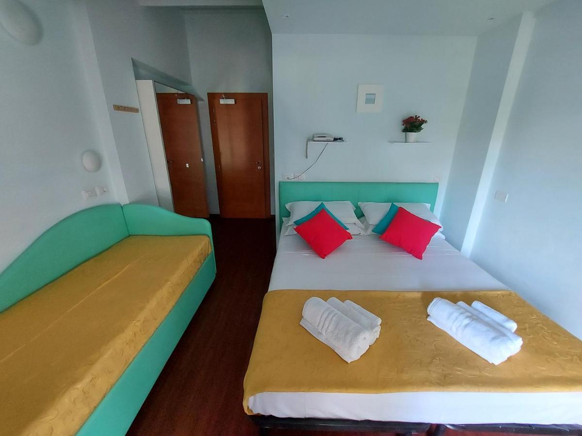 Hotel Senza Pensieri Риччоне Экстерьер фото