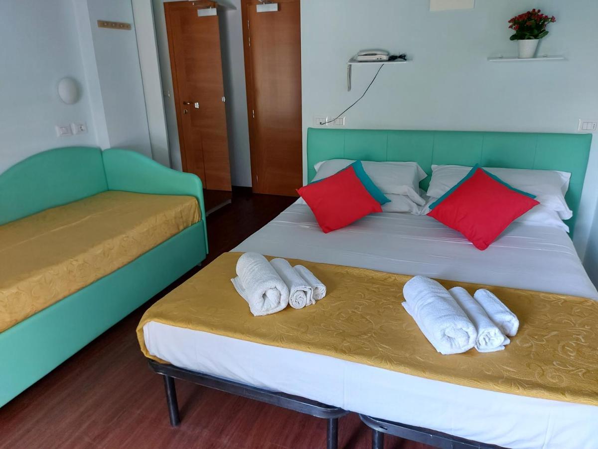 Hotel Senza Pensieri Риччоне Экстерьер фото