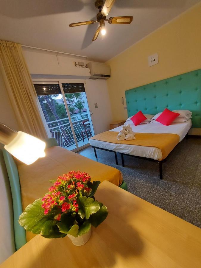 Hotel Senza Pensieri Риччоне Экстерьер фото